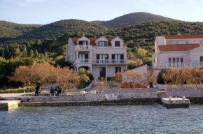  Apartments by the sea Kneza, Korcula - 4337  Чара